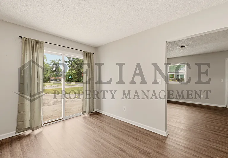 903 E Osie St — Photo 13