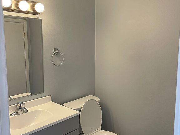 Downstairs - 1/2 Bathroom