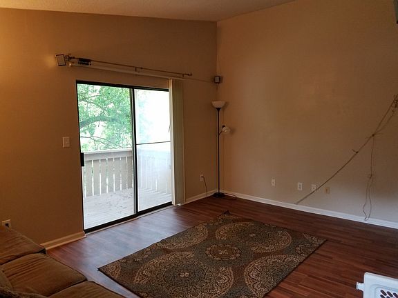 3rd image of 1652 Cedarview Ct