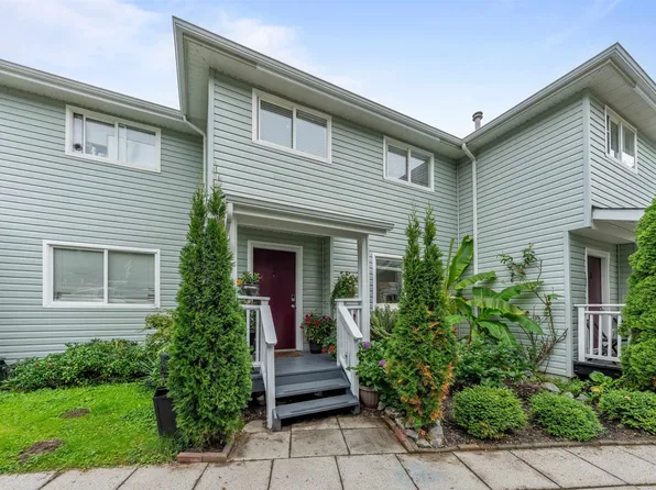 8745 Government St #2, Burnaby, BC V3N 4G9