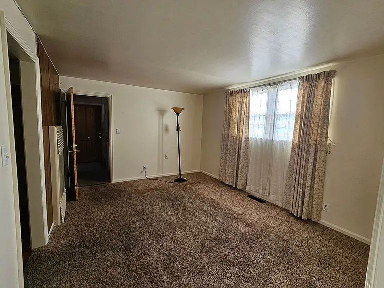 1314 E Pershing Blvd — Photo 4