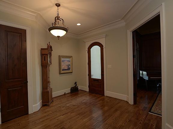 3rd image of 1913 Morse St