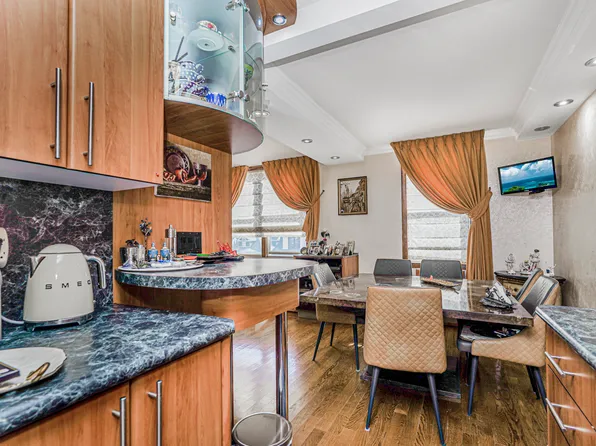 735 Avenue W image 13 of 28