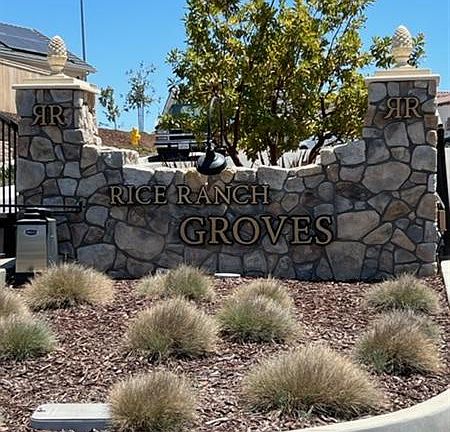 3rd image of 1529 Copperberry Way
