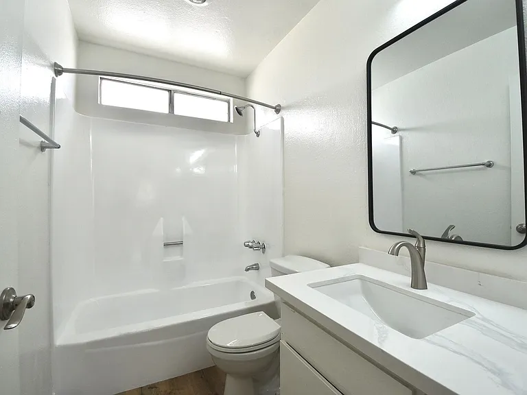 21018 Gresham St — Photo 11