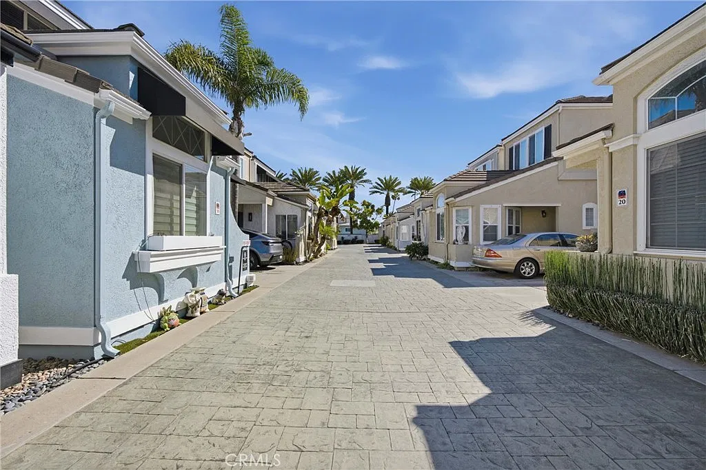 3 bed, 1200 sqft, $4,995 — Photo 3