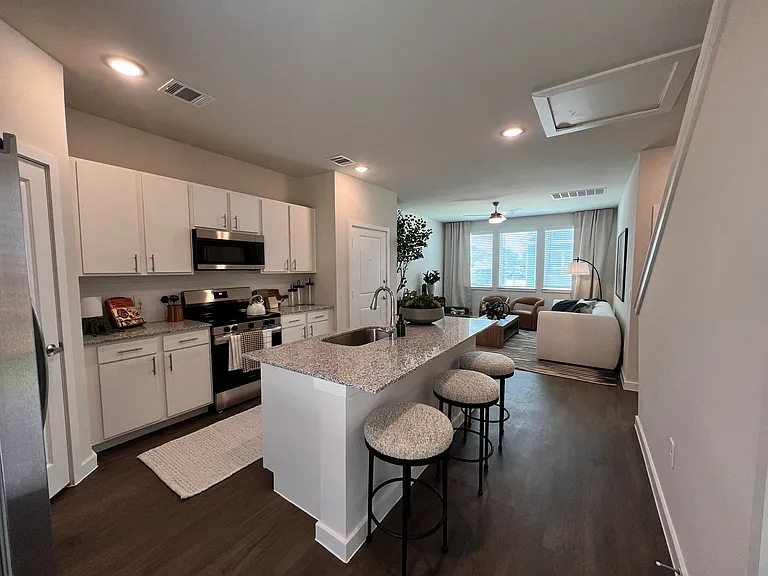 Gaston Dr — Photo 11
