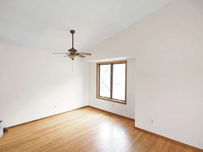 936 Sherwood Rd — Photo 3