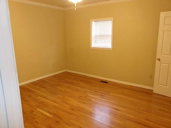 5th image of 7074 Sutherland Ave