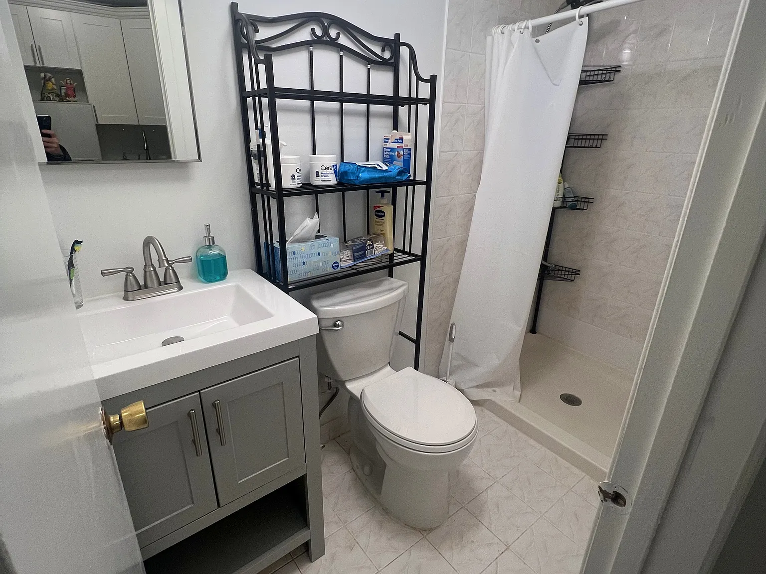 Studio, 300 sqft, $1,500 — Photo 3