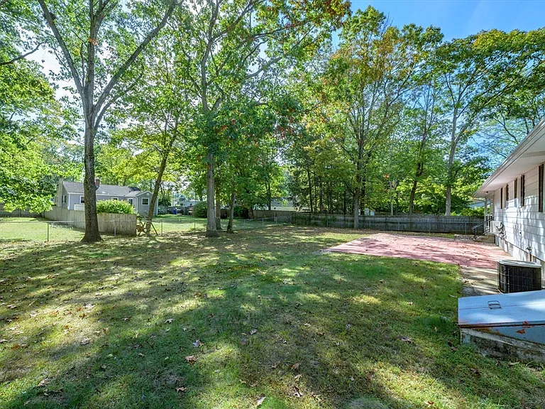 557 Maple Rd #1 — Photo 9
