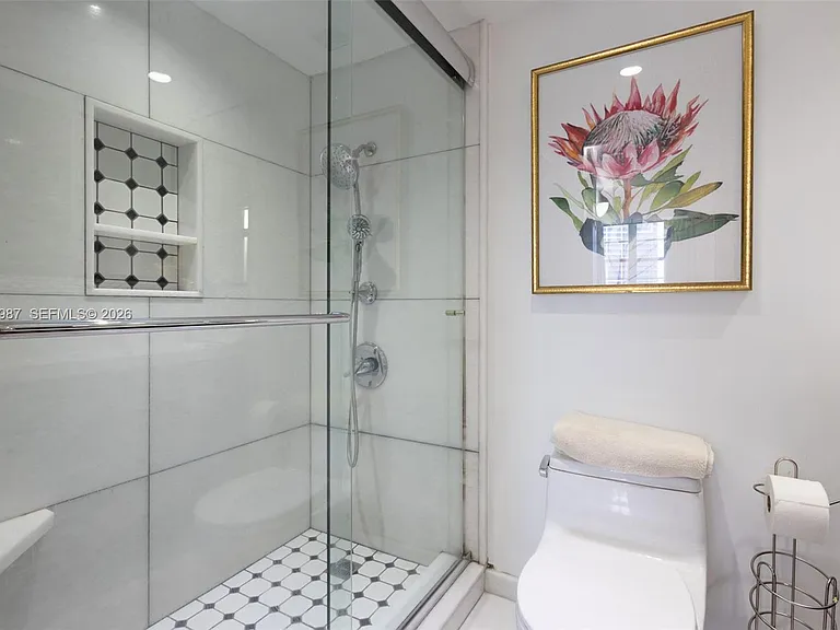 6770 Indian Creek Dr #7B — Photo 13