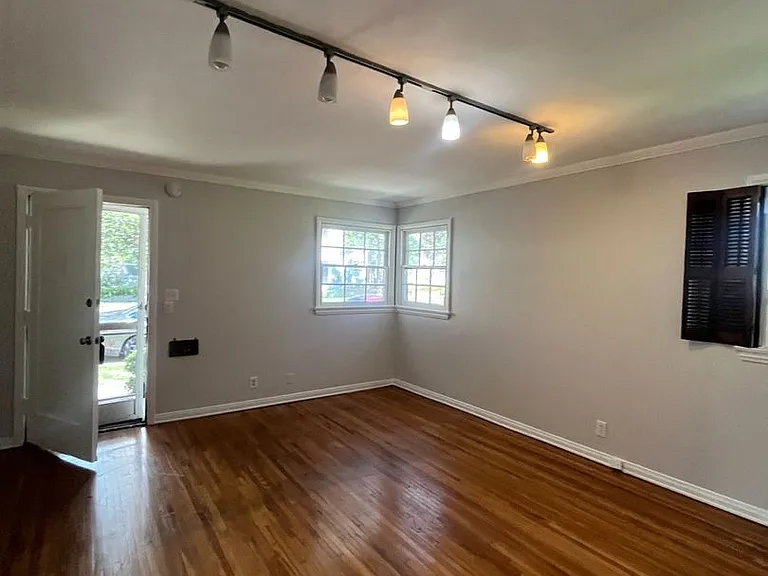 10370 Ashton Ave — Photo 7