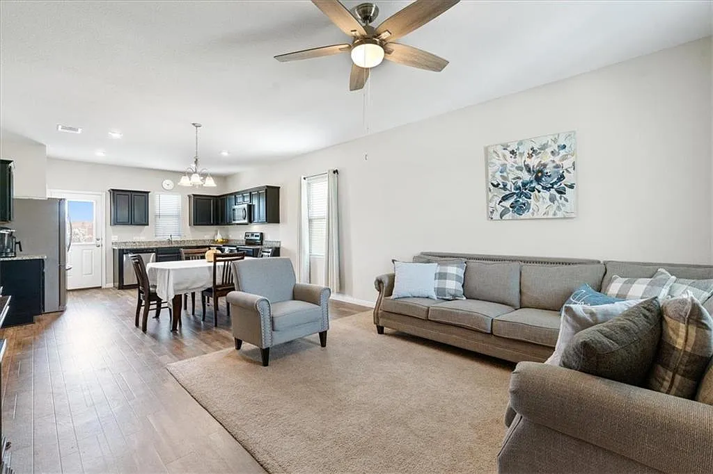 3 bed, 2.0 bath, 1015 sqft, $1,750 — Photo 1