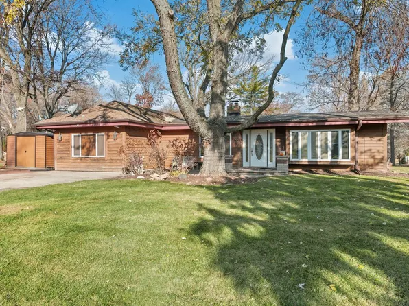 11400 Arrowhead TRAIL, Hales Corners, WI 53130