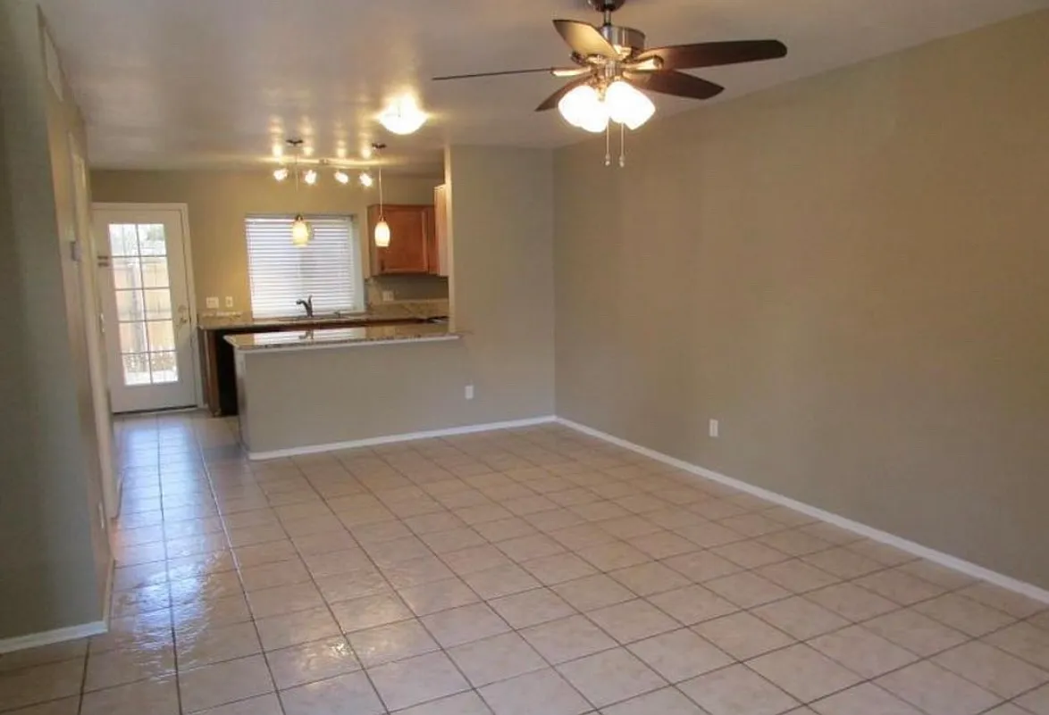 4901 E Kelton Ln — Photo 3