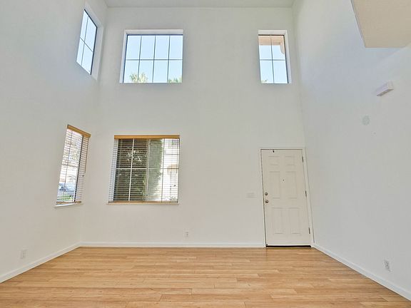 4th image of 823 Windmill Palm Ct