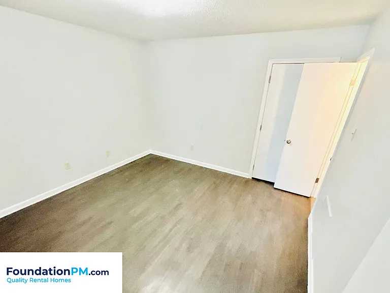 4023 Haliburton St — Photo 8