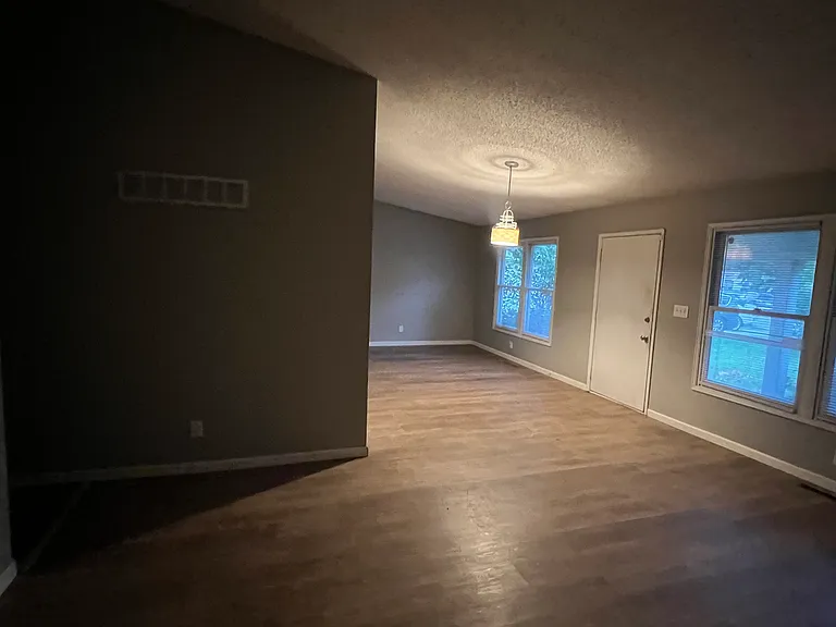 131 Springbrook Dr — Photo 3