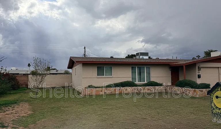 523 E Malibu Dr — Photo 1