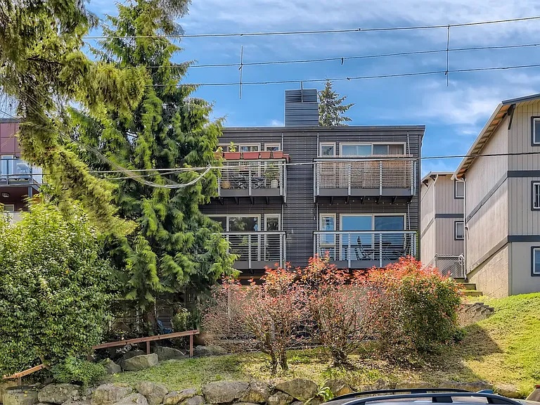 17 Etruria — Photo 1