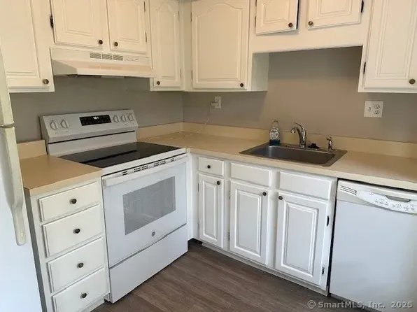 140 Candlewood Dr, South Windsor, CT 06074