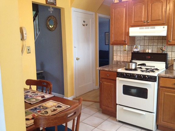 5th image of 9 Woodbine Dr S