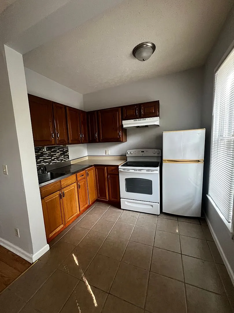 916 Bridge Ave — Photo 1