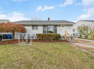 32348 Fairchild St, Westland, MI 48186