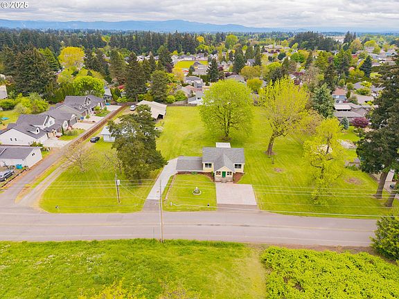 2nd image of 10003 NE 39th Ave