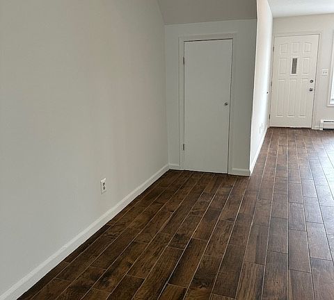 5th image of 32 Sylva Ln #1