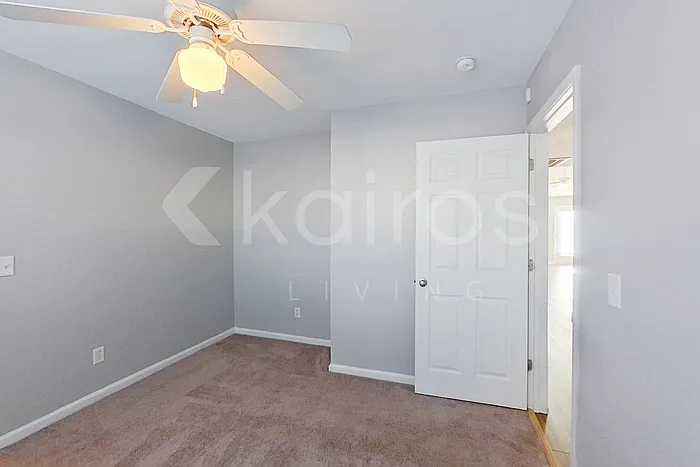 261 Alexander Pointe Dr — Photo 10