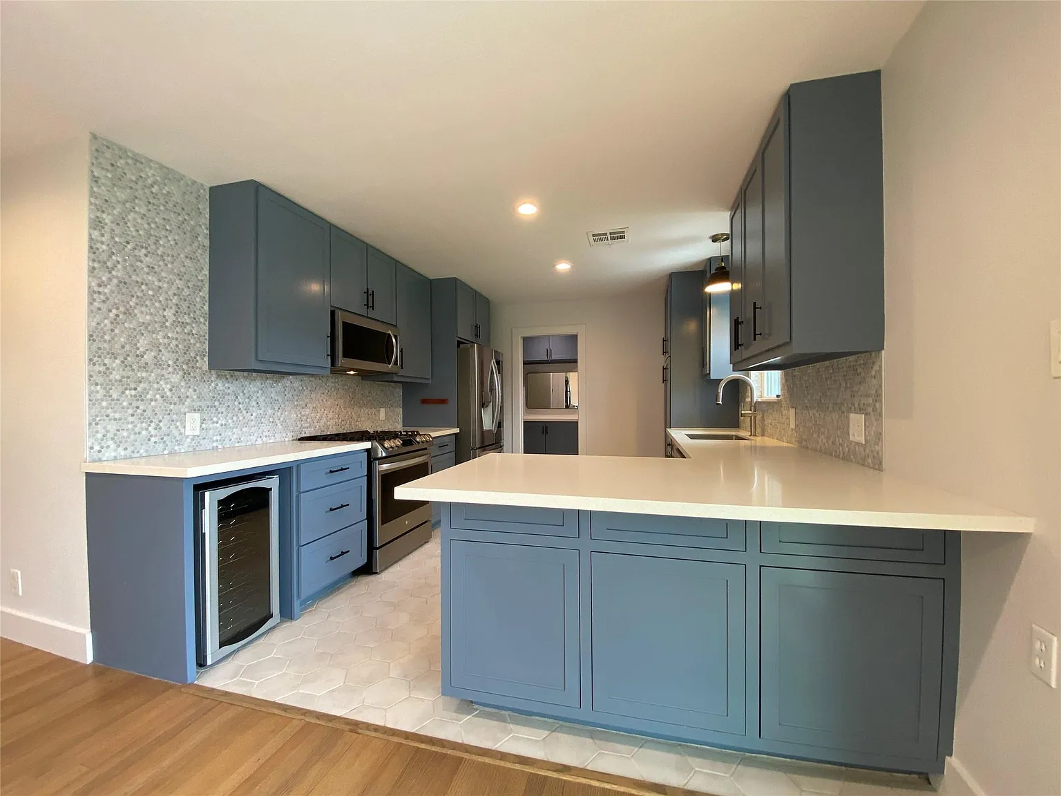 3 bed, 2.0 bath, 1397 sqft, $3,495 — Photo 3