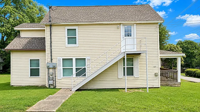 2BD/1BA Apartment — Photo 1