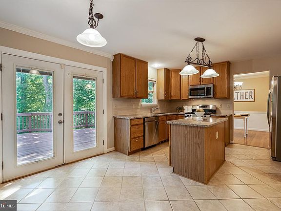 4th image of 11 Westchester Ct