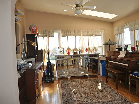 3rd image of 22 Frederick Ct