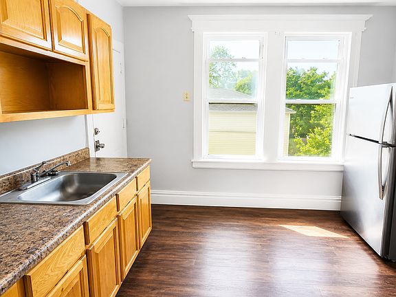 4th image of 21 Vail St #3RR