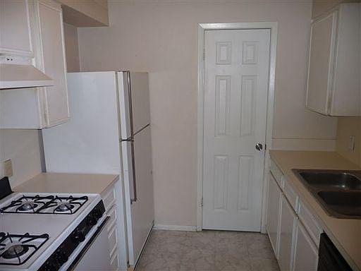 3rd image of 4709 Diaz Ave