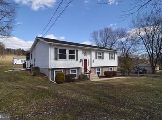 196 Gelsinger Rd, Sinking Spring, PA 19608