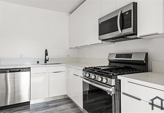 2nd image of 1486 Silver Lake Blvd