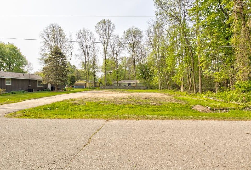 2nd image of 605 46th Ave