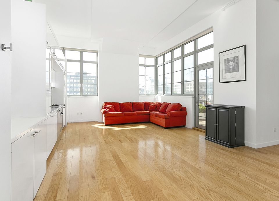 1st image of 27-28 Thomson Ave #128