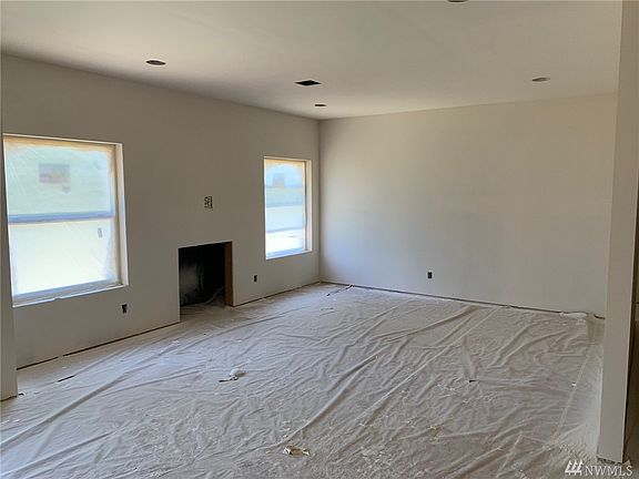 5th image of 984 NE Musket Way