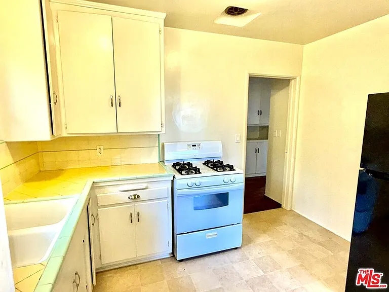 2618 Prospect Ave — Photo 9
