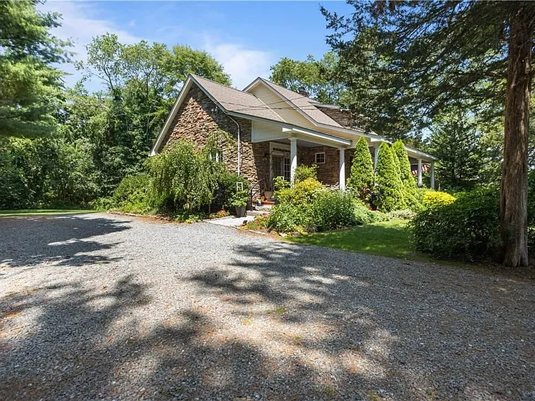 93 Kickemuit Ave — Photo 3