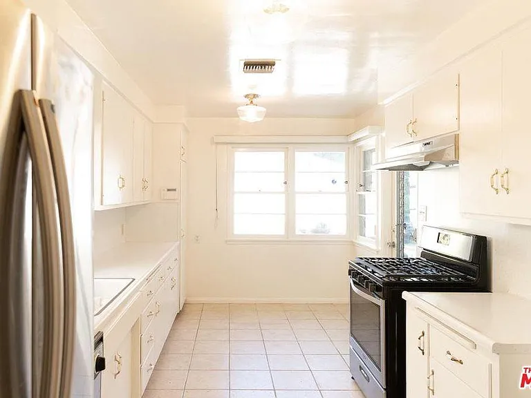 1240 Peck Dr — Photo 7