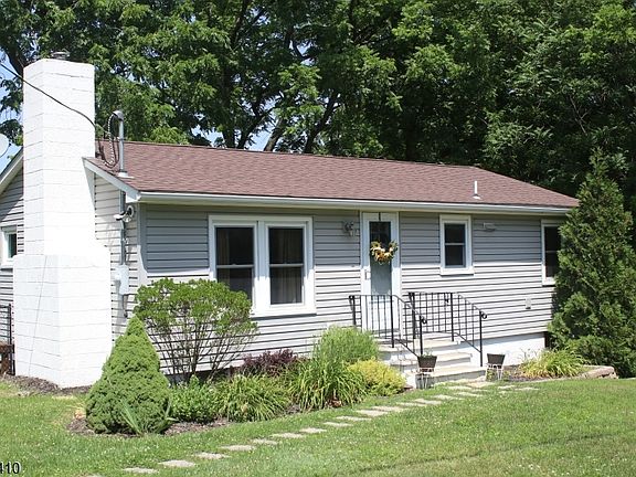 3rd image of 12 Clover Ln