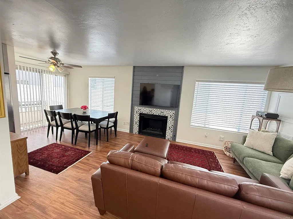 2 bed, 1.5 bath, 950 sqft, $2,995 — Photo 1