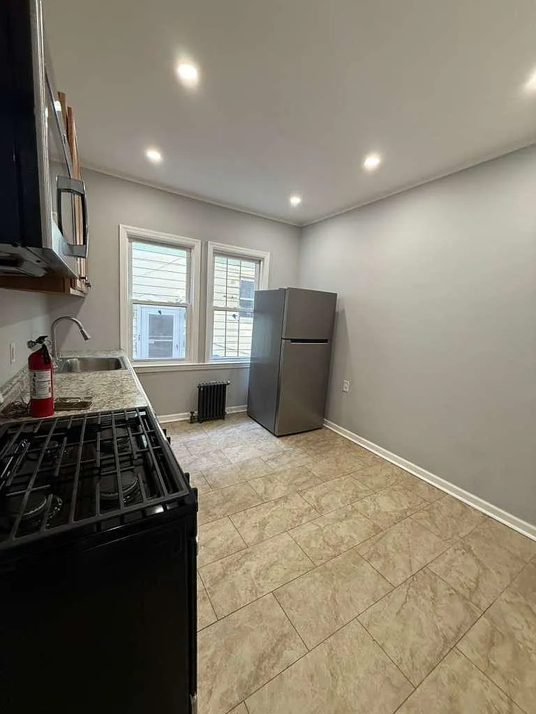 2 bed, $2,000 — Photo 3