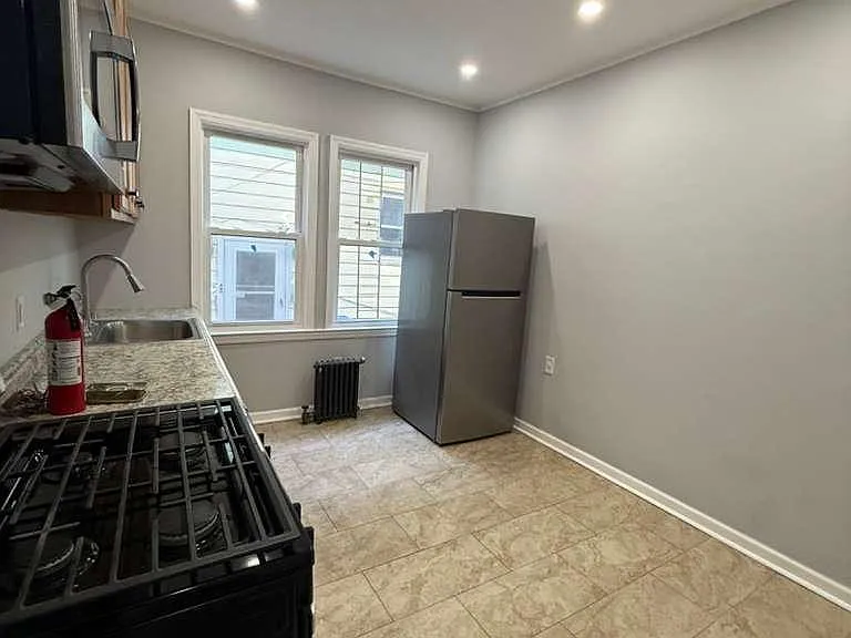 422 Bacheller Ave #2B — Photo 3
